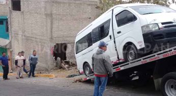 Unidad de transporte pierde el control en Naucalpan