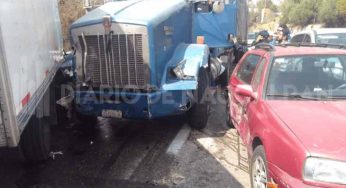 Impacta tráiler contra autos en la autopista Naucalpan-Ecatepec